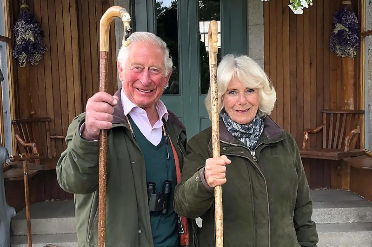 الأمير تشارلز وزوجته كاميلا (أ.ف.ب)