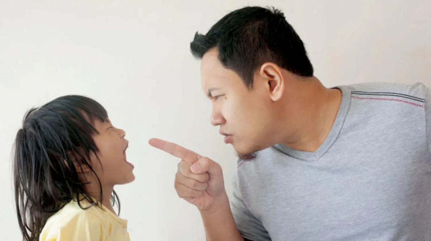 منطق المحبة والدعم أنجح من عقاب الأطفال باللوم والتوبيخ