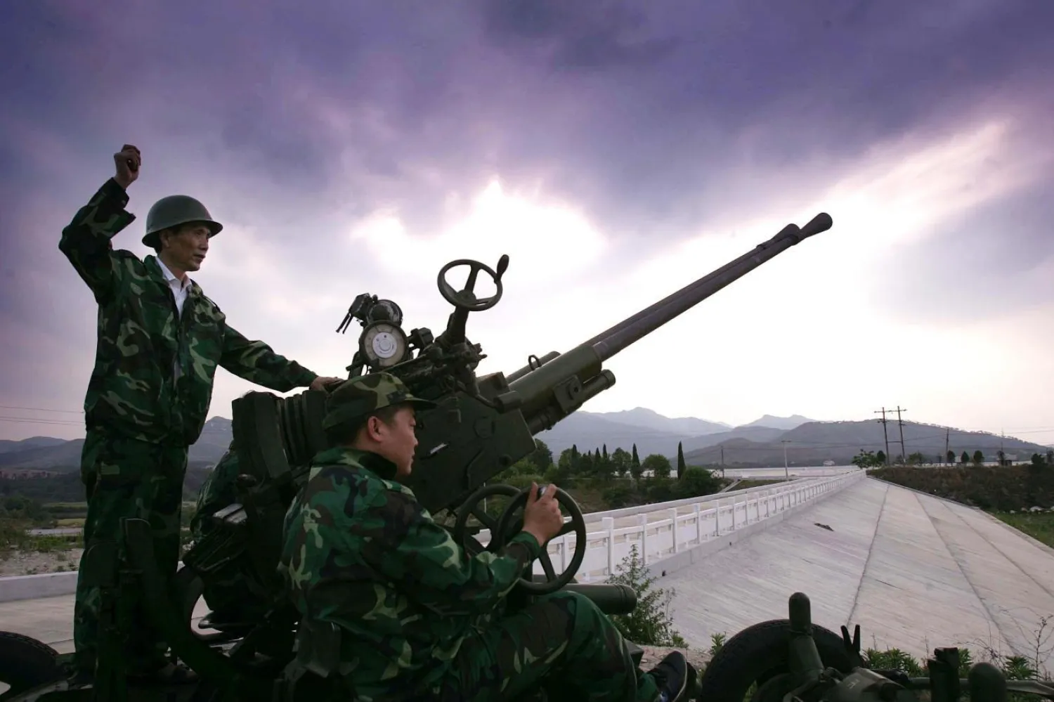 Çin 2012-2017 arasında çeşitli hava değiştirme teknolojilerine 1,34 milyar dolar yatırım yapmıştı (AFP)