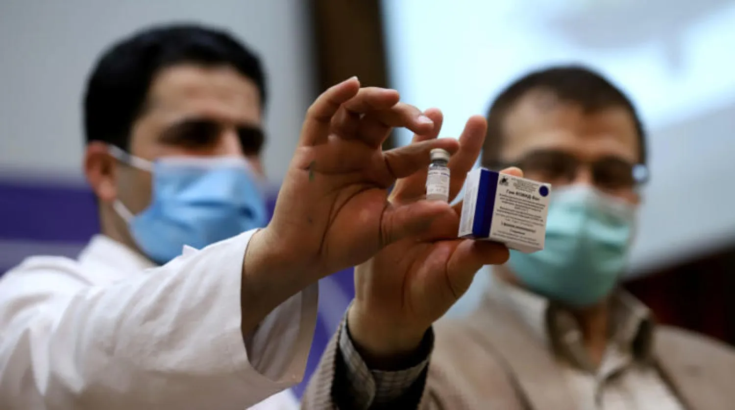 مستشفى الخميني في طهران يمنح اللقاح الروسي «سبوتنيك» (رويترز)