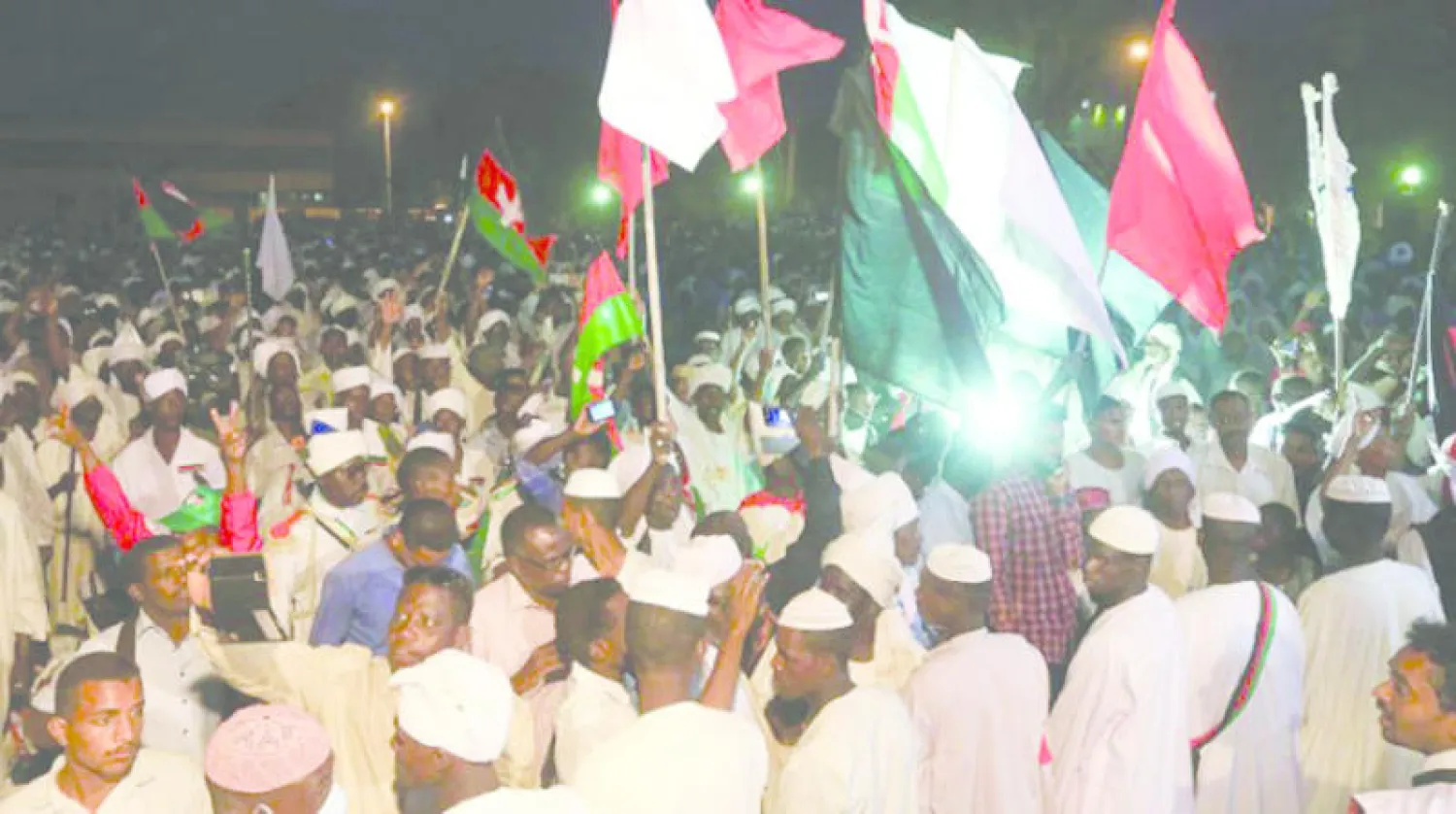 جانب من الاحتجاجات التي عمت مدنا في السودان (رويترز)