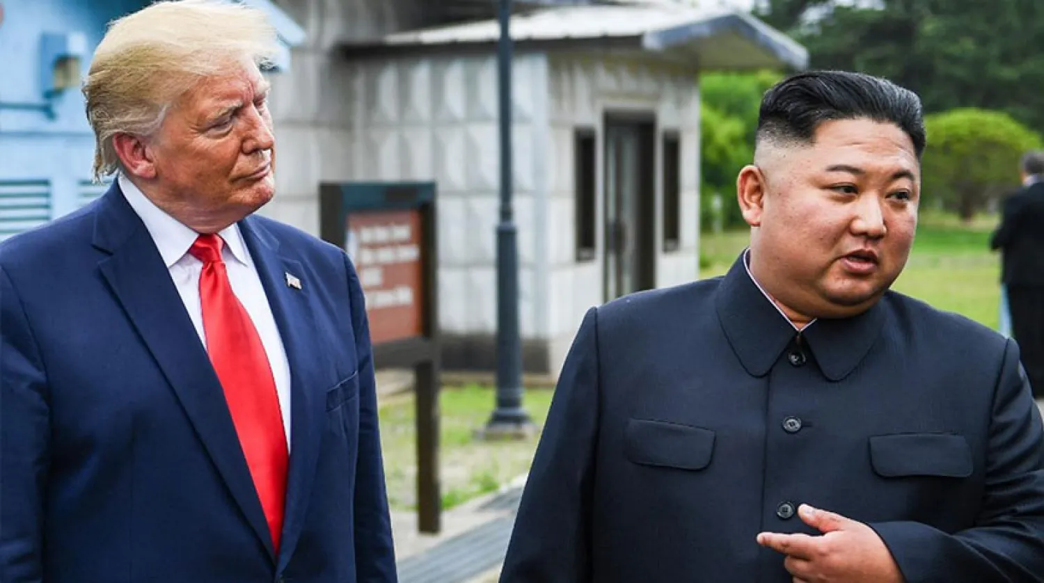 Trump, diktatörlükle suçladığı Kuzey Kore lideri ile komik bir şekilde bir araya geldi (AFP)