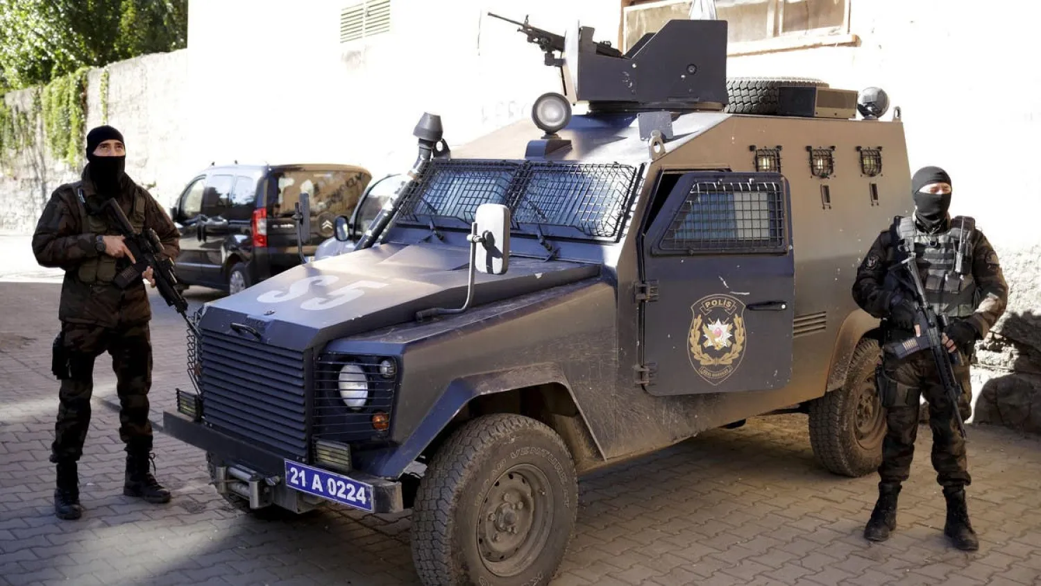 Turkish police detained more than 700 people, including members of a pro-Kurdish political party, in operations against the PKK group. (Reuters file photo)