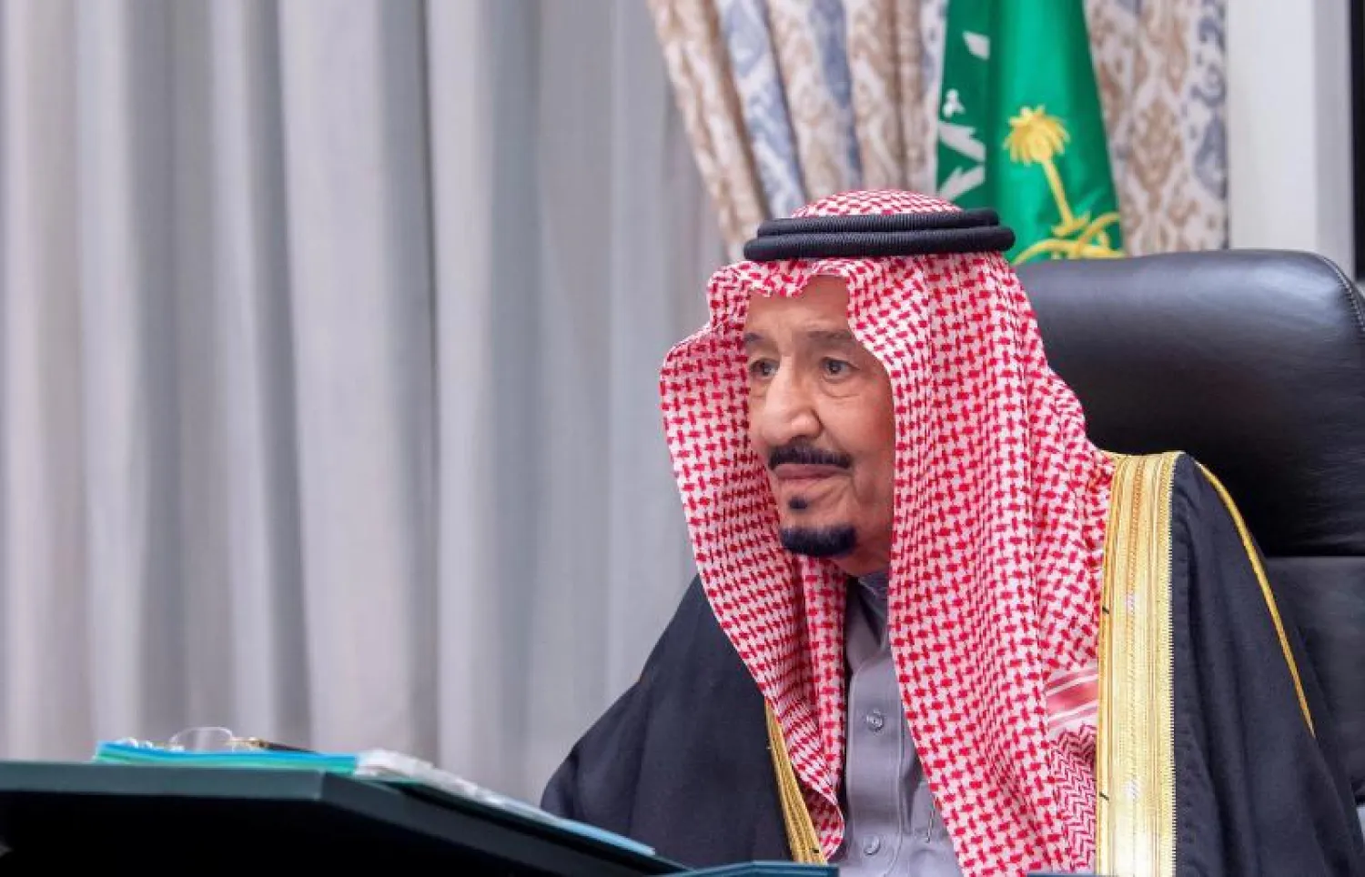 خادم الحرمين الشريفين الملك سلمان بن عبد العزيز مترئساً جلسة مجلس الوزراء عبر الاتصال المرئي (واس)