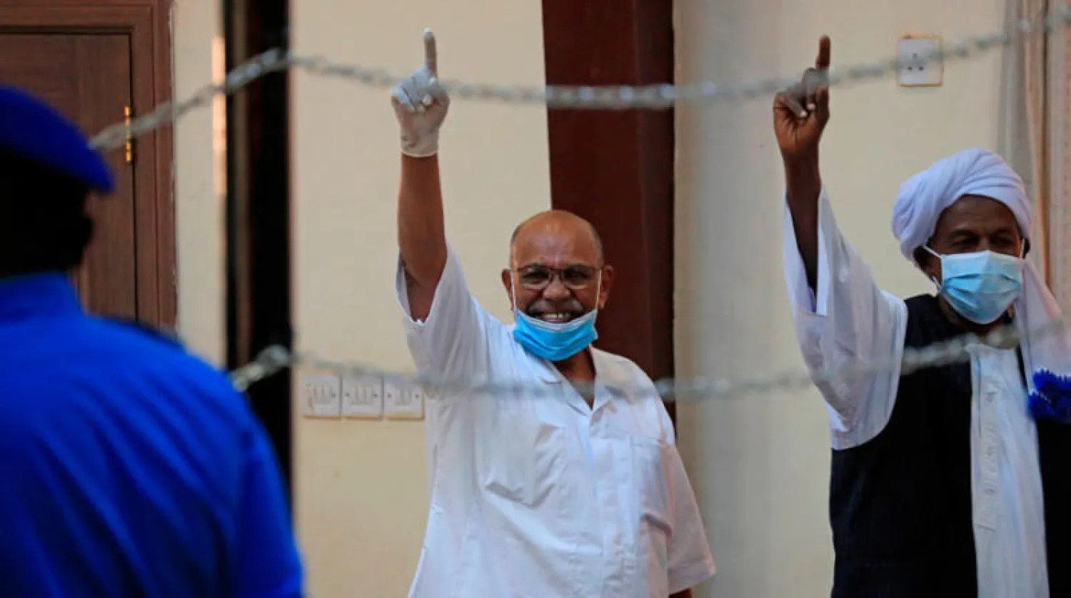 صورة أرشيفية لمحاكمة عمر البشير في يناير الماضي (أ.ف.ب)