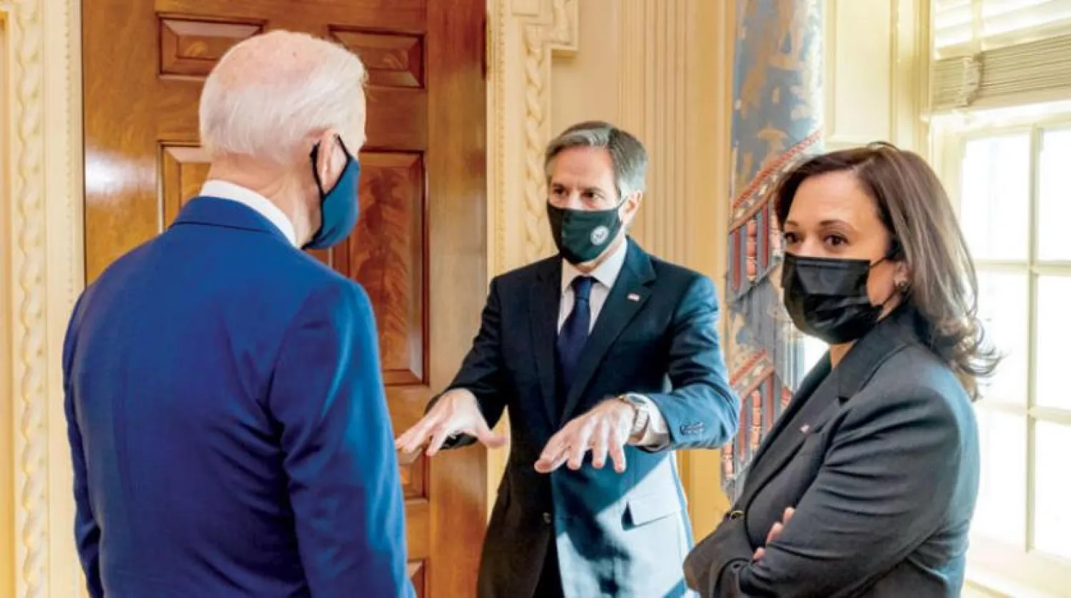 US Secretary of State Antony Blinken talks to President Joe Biden and Vice President Kamala Harris in Washington. (State Department)

