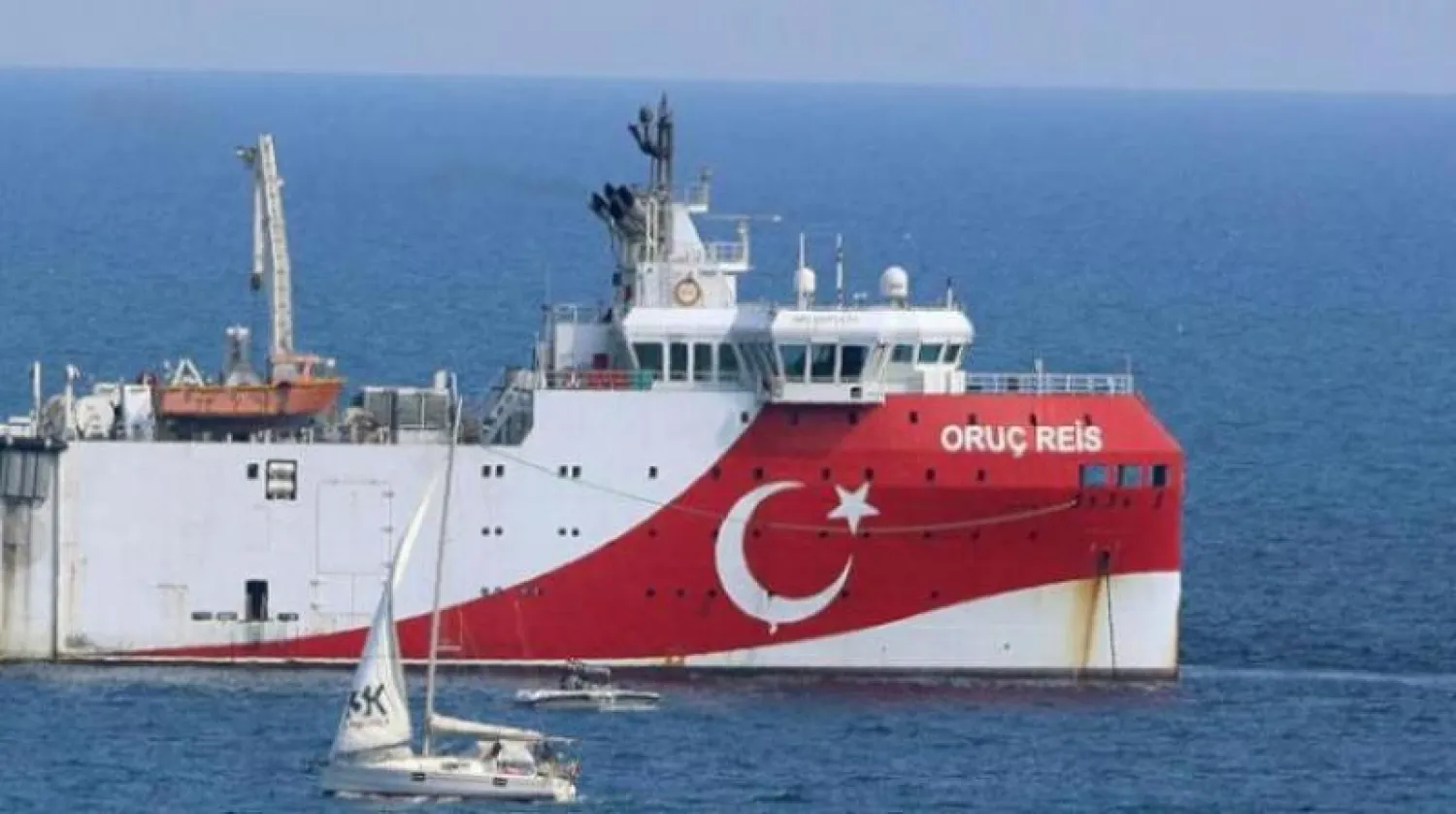 سفينة تنقيب تركية ترسو قبالة سواحل أنطاليا بعد عودتها من المنطقة المتنازع عليها مع اليونان (أرشيفية - أ.ب)
