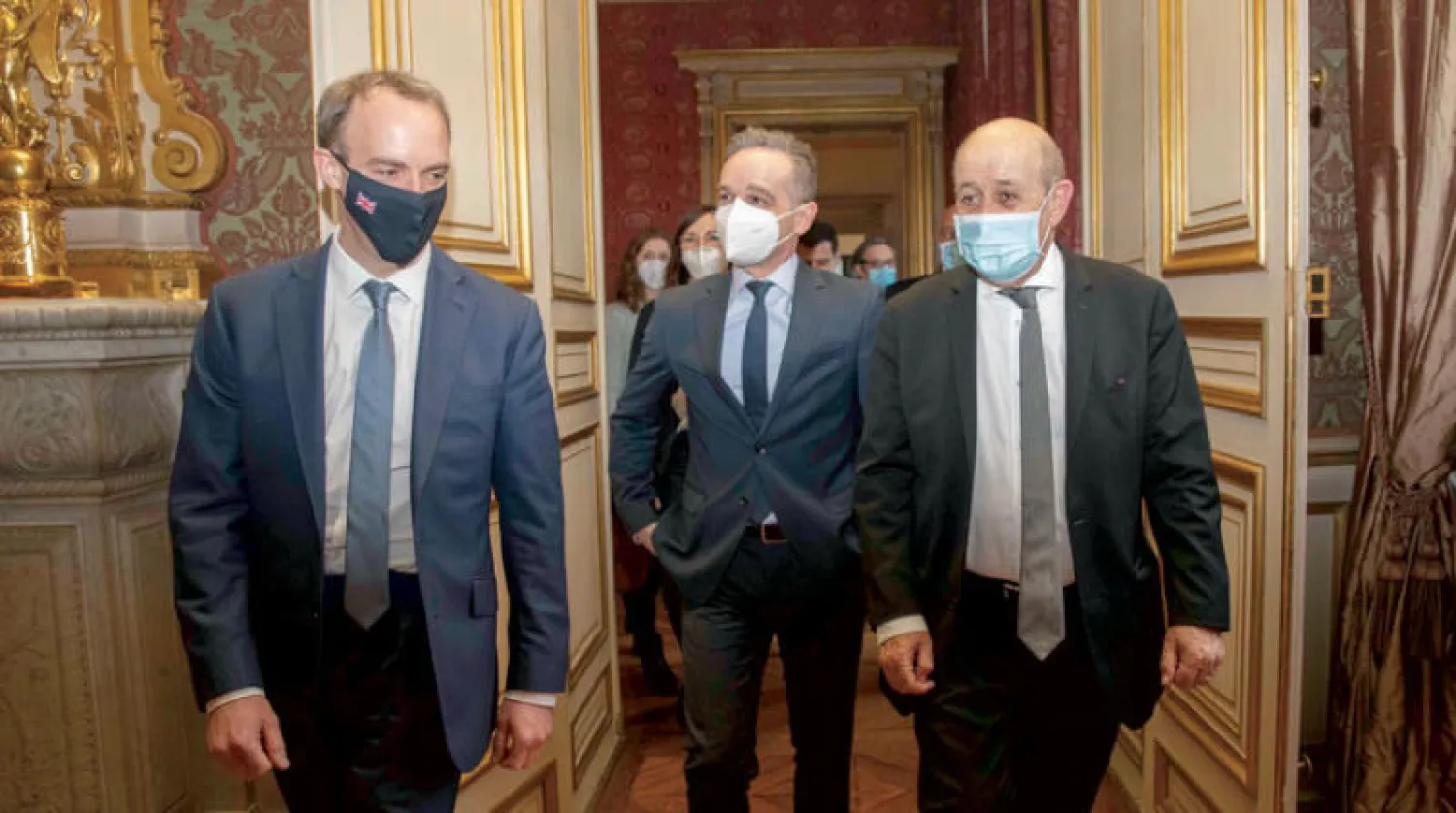 وزراء خارجية فرنسا وألمانيا وبريطانيا قبل اجتماع لبحث الملف الإيراني في باريس أمس (الخارجية الألمانية)