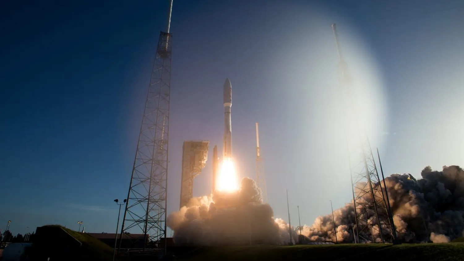 A United Launch Alliance Atlas V rocket carrying NASA's Mars 2020 Perseverance Rover vehicle. (File photo: Reuters)

 

 