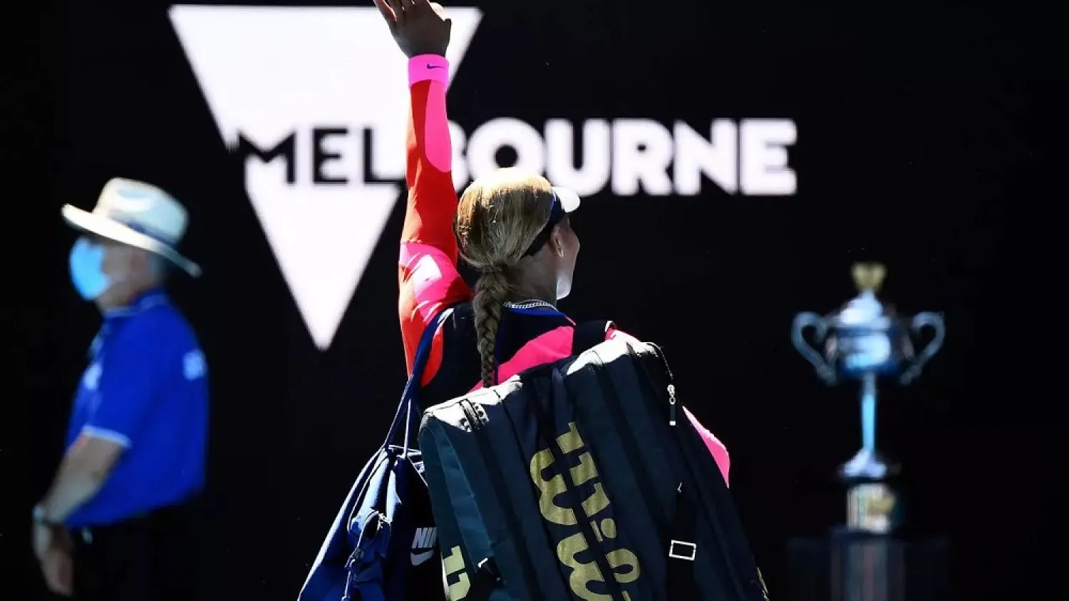 Serena Williams waves to the Rod Laver Arena crowd after losing to Naomi Osaka in the semi-finals, but was it a final goodbye? (AFP)