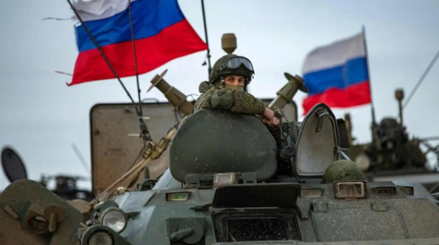 Suriye’nin kuzeydoğusundaki bir Rus askeri aracı. (AFP)