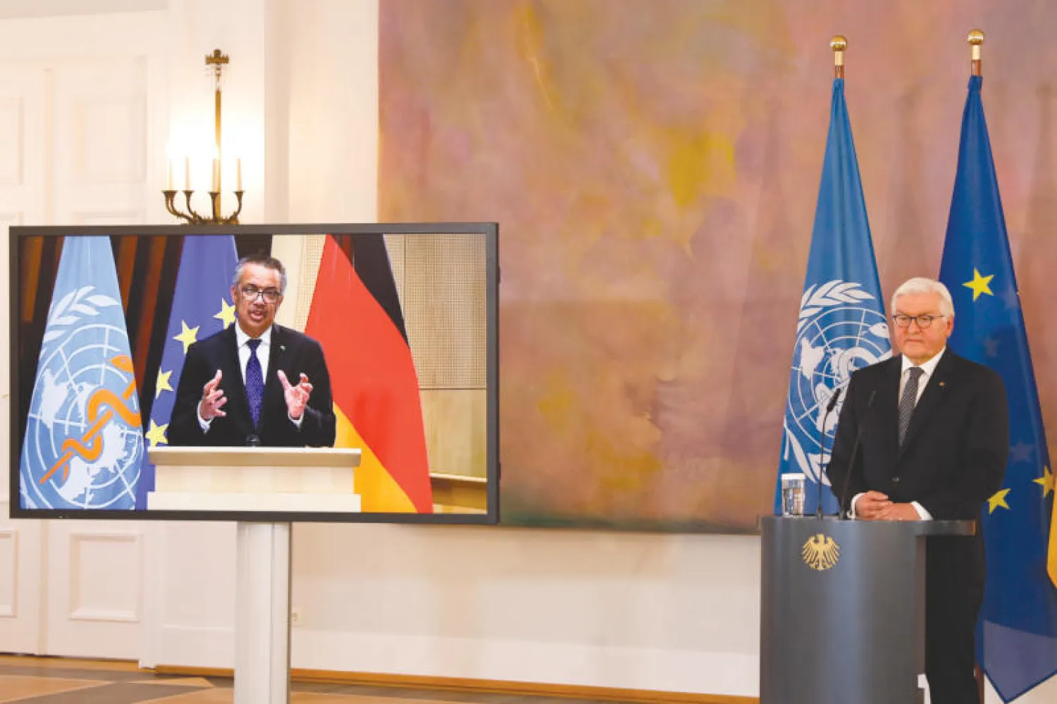 مدير منظمة الصحة العالمية تيدروس أدهانوم خلال مؤتمر صحافي مشترك عبر الفيديو مع الرئيس الألماني فرنك فالتر شتاينماير (أ.ب)