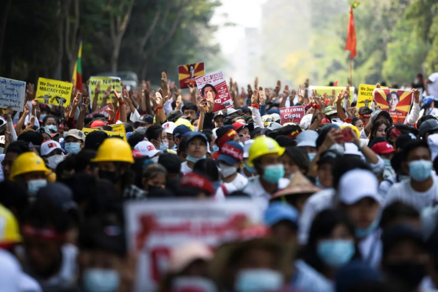 مظاهرة ضد الانقلاب في رانغون (رويترز)