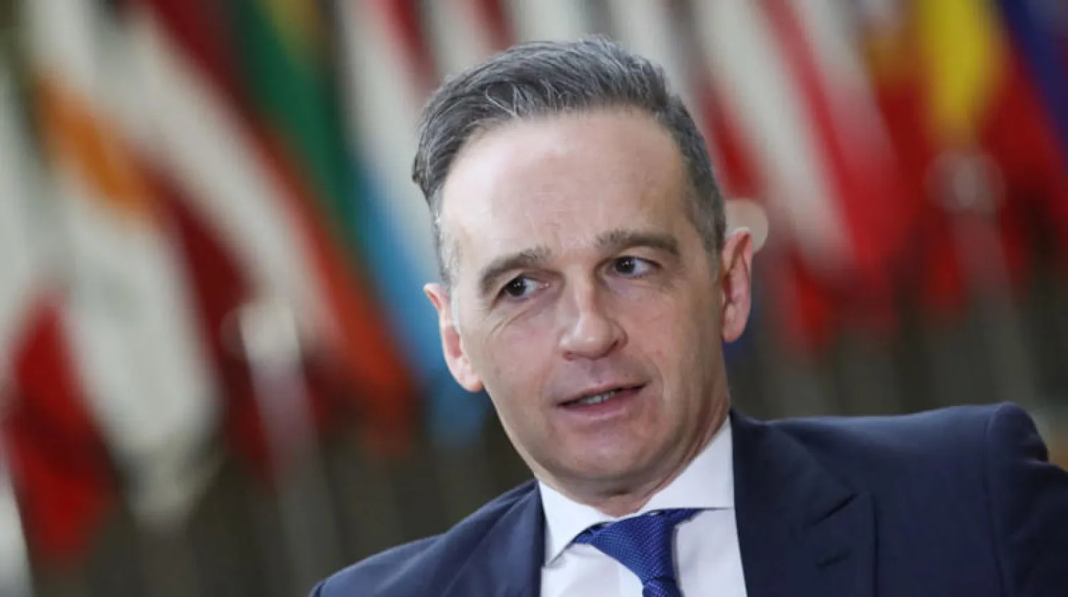 وزير الخارجية الألماني هايكو ماس يتحدث للصحافيين على هامش اجتماع مع نظرائه الأوروبيين في بروكسل أمس (إ.ب.أ)