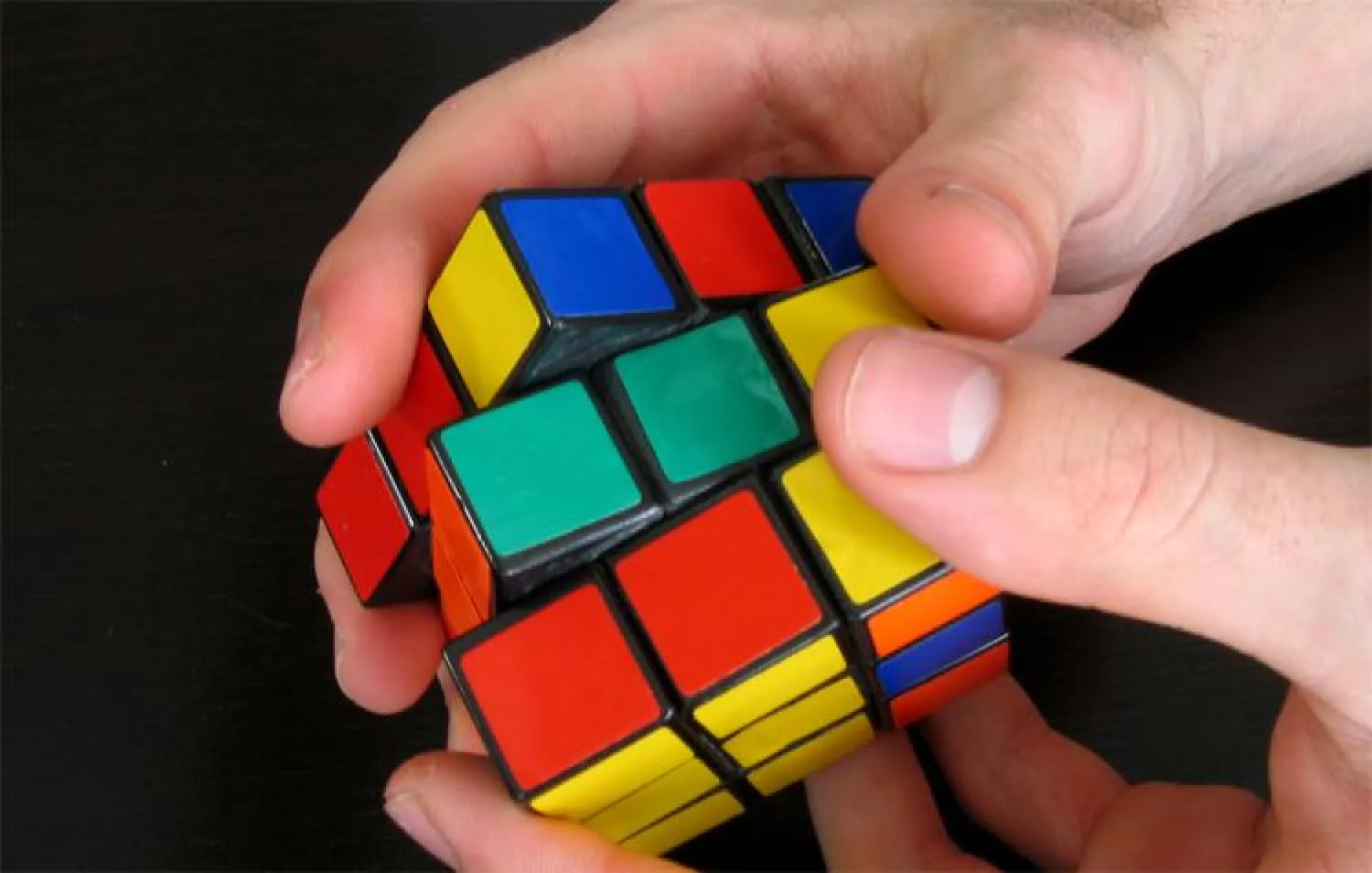 أصحاب الآراء المتطرفة ينظرون لكل شيء بمنظور ضيق جداً (رويترز)