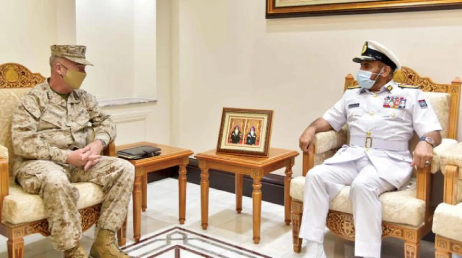 Umman Genelkurmay Başkanı Tümgeneral Abdullah bin Hamis bin er-Raisi, önceki gün ABD Merkez Kuvvetler Komutanı Kenneth McKenzie' yi Maskat'ta kabul etti (Umman Haber Ajansı)