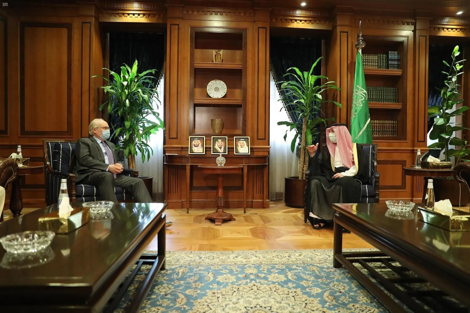 Saudi Arabia's Jubeir meets with the US envoy to Yemen. (SPA)