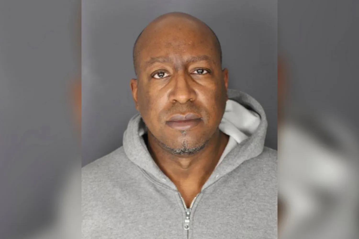 Ev sahibi Shawn Douglas, daha önce saldırıdan koruma tedbirini ihlal etmeye kadar bazı suçlardan tutuklanmıştı (Albany Belediyesi Islah Tesisi)