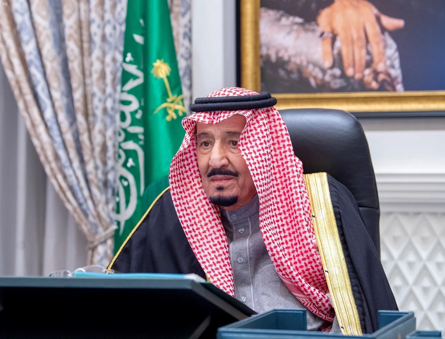 King Salman chairs a cabinet meeting in Neom. (SPA)