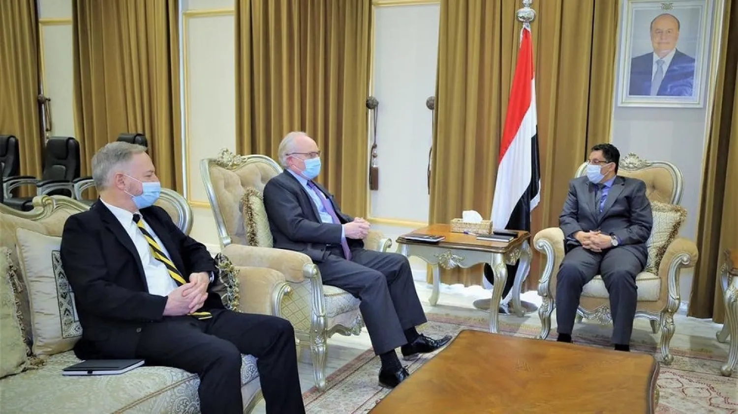 Yemen’s foreign minister holds talks with US envoy Tim Lenderking in Riyadh. (Saba