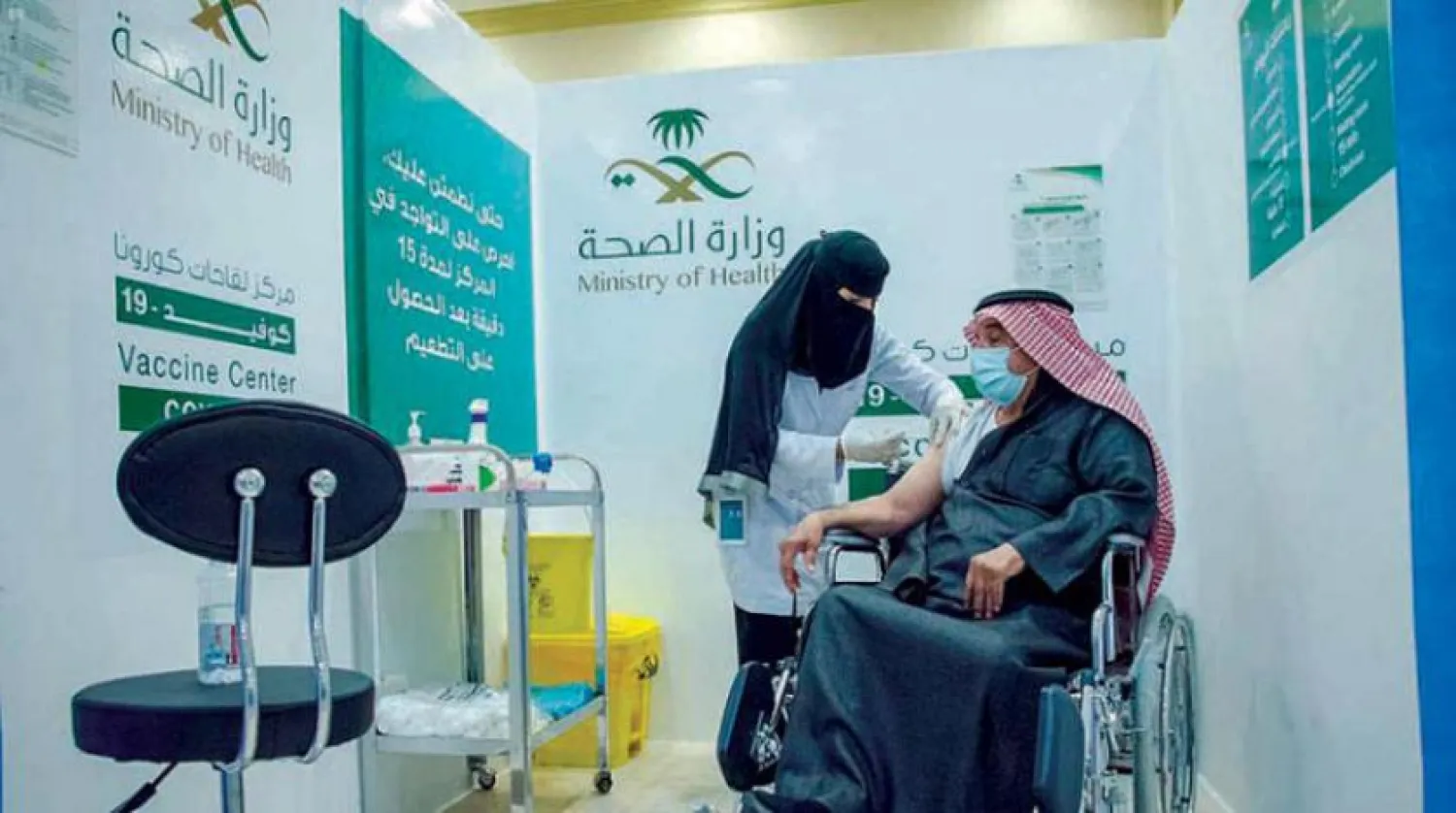 Suudi Arabistan’ın kuzeyindeki Hail şehrinde yürütülen aşı kampanyası. (SPA)