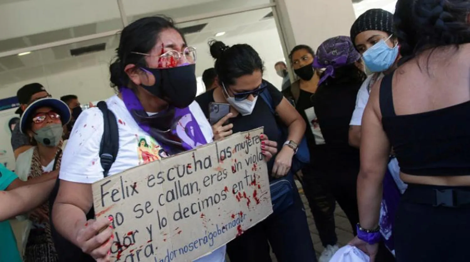 Göstericilerden biri Felix Salgado taraftarlarıyla çıkan tartışmada yaralandı (Reuters)