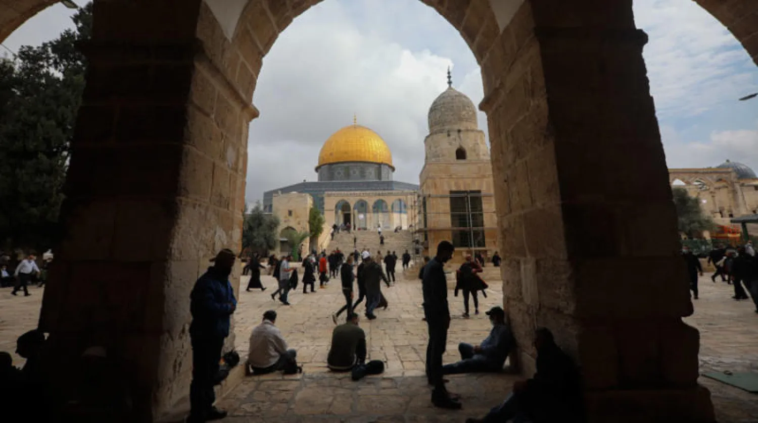 مصلون داخل المسجد الاقصى في القدس الصيف الماضي (أ.ب)