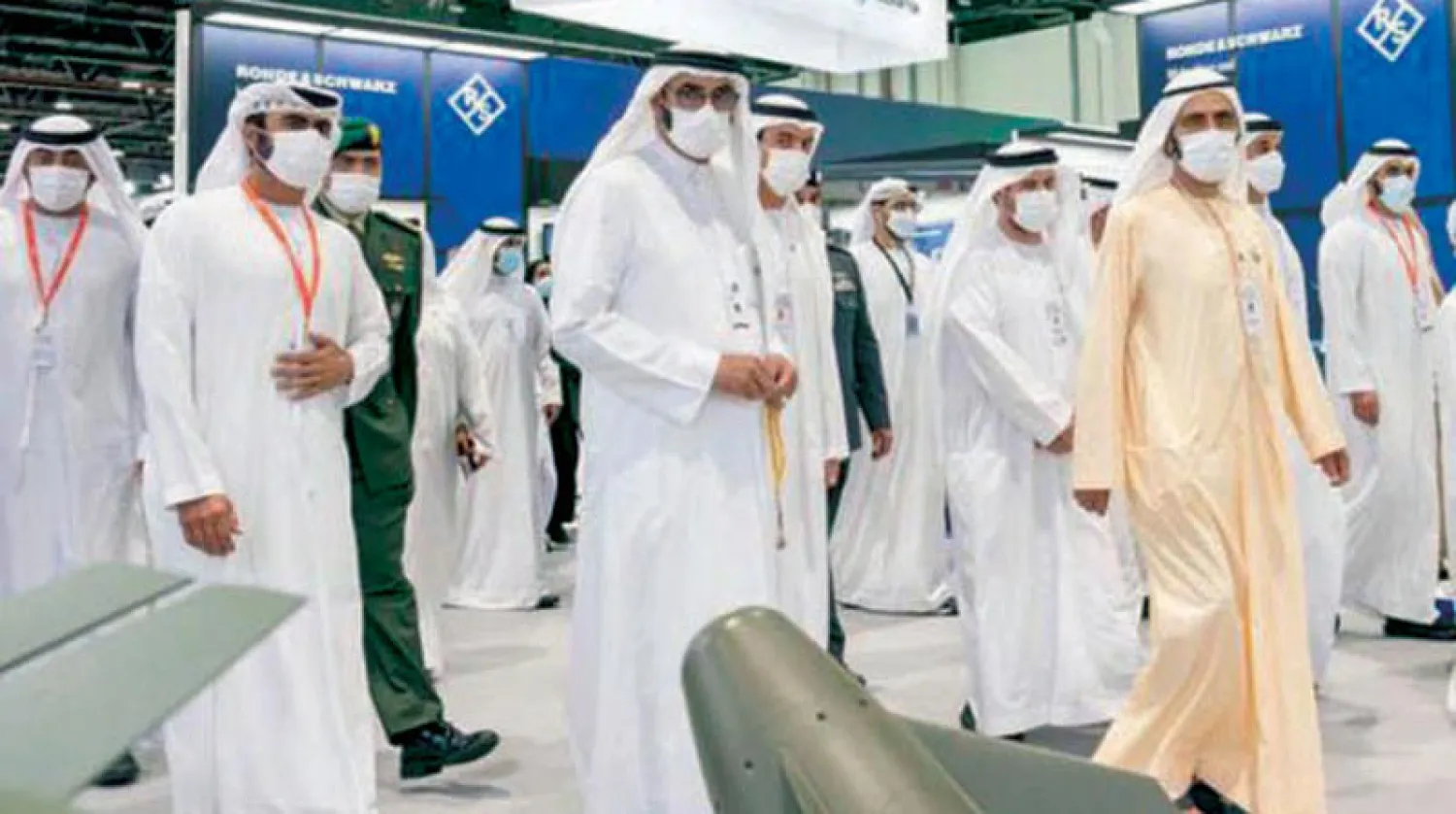 الشيخ محمد بن راشد خلال زيارته لمعرض آيدكس في ختام أعماله (وام)