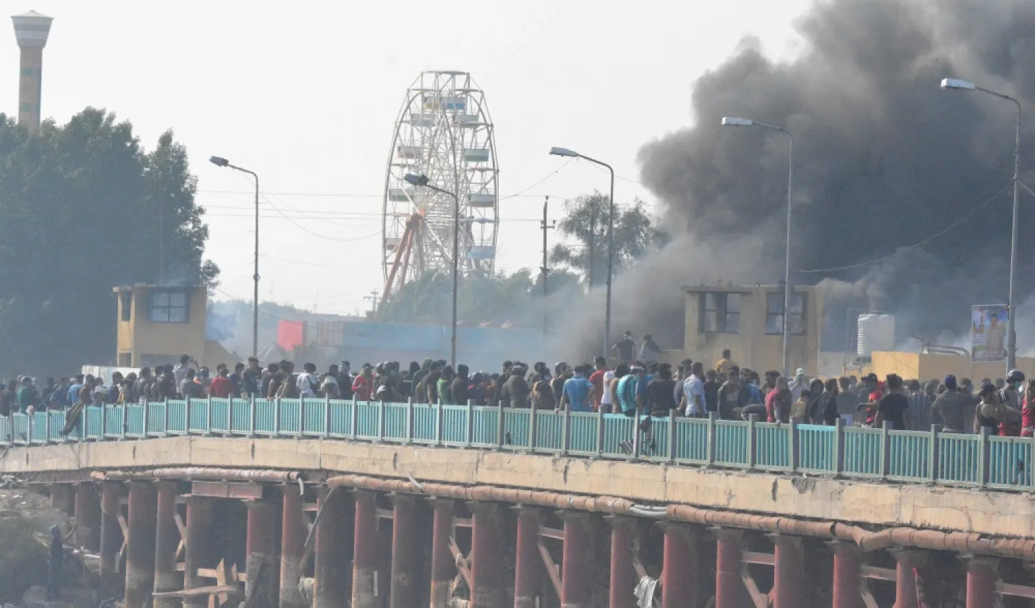 Iraqi demonstrators take part in anti-government protests in Nasiriyah, Nov. 28, 2019. (Reuters)