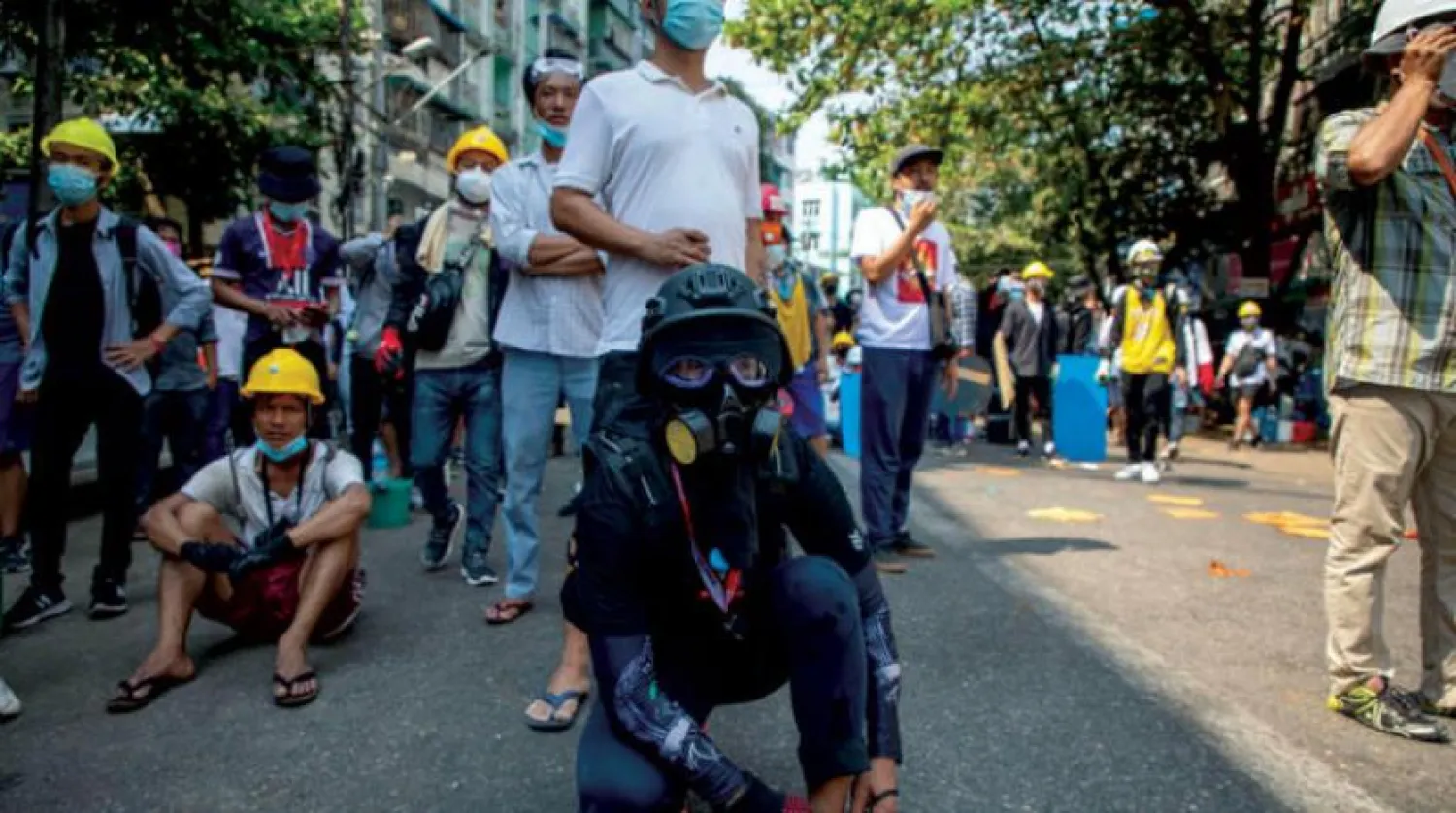 Dün Myanmar’ın en büyük kenti Yangon’da askeri darbe karşıtı protestolar (DPA)