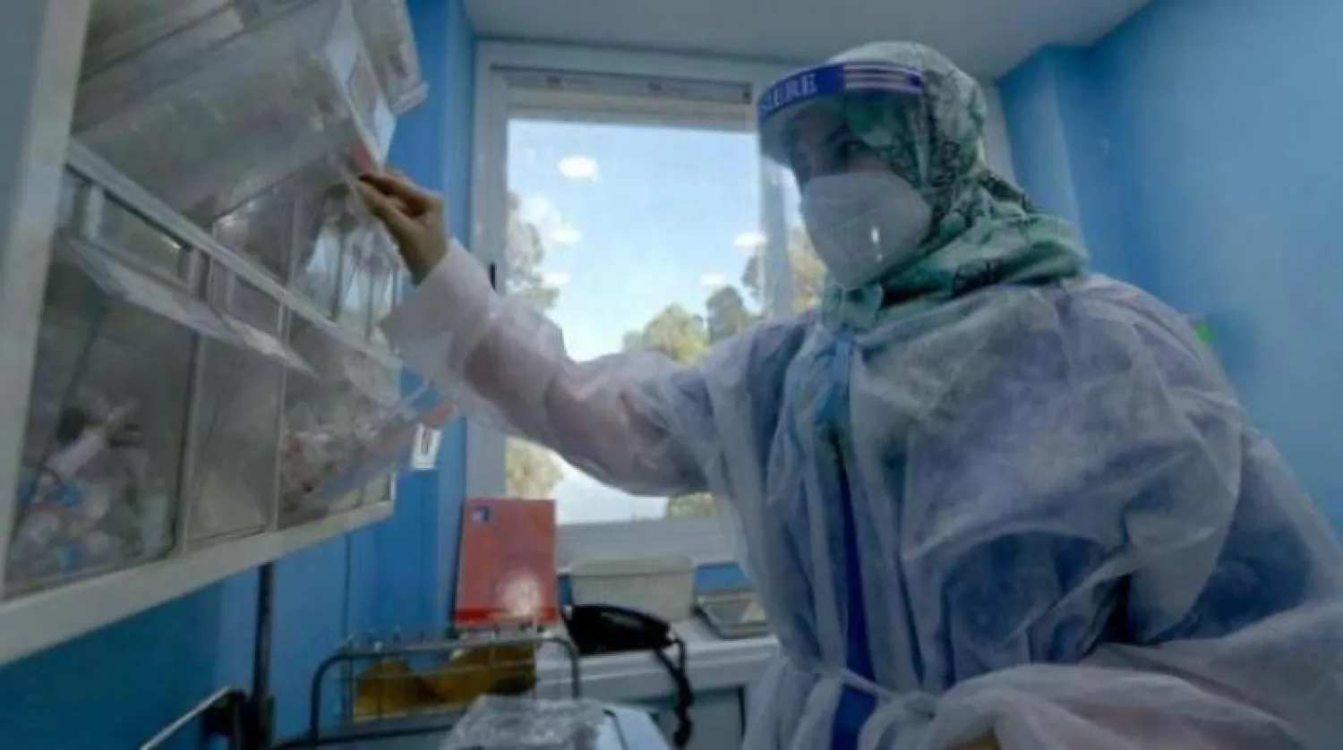 عنبر للمصابين بـ«كورونا» في أحد مستشفيات الجزائر (أ.ب)