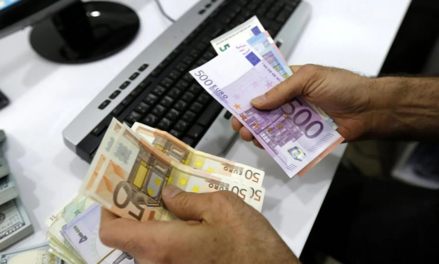 Avrupa Merkez Bankası'nın bankalara uyguladığı mevduat faizi yüzde eksi 0,5 (AFP)