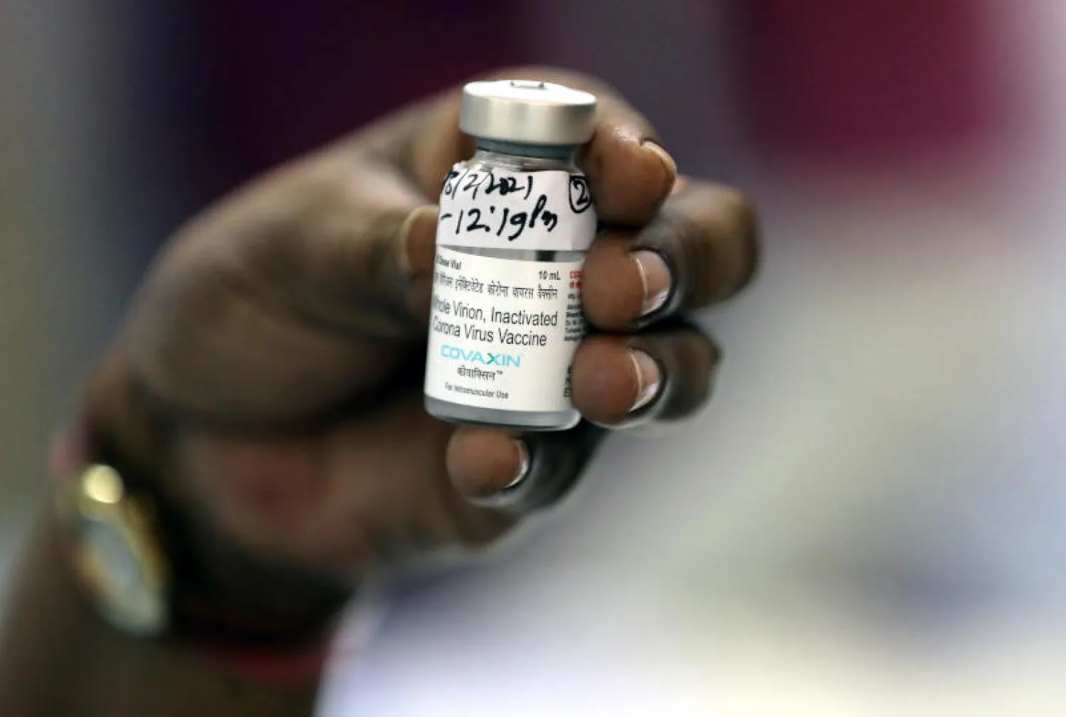 لقاح كوفاكسين الهندي المضاد لكورونا (إ.ب.أ)