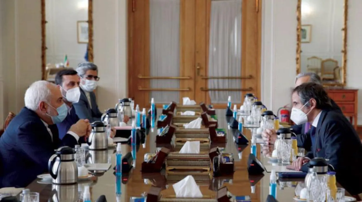 İran Dışişleri Bakanı Muhammed Zarif’in, geçtiğimiz hafta Tahran'da UAEA Direktörü Rafael Grossi ile yaptığı görüşmeden bir kare (EPA)