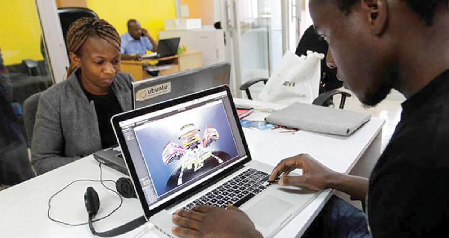 تعد القارة الأفريقية سوقاً واعدة للاستثمارات في مجال تكنولوجيا المعلومات والاتصالات (رويترز)