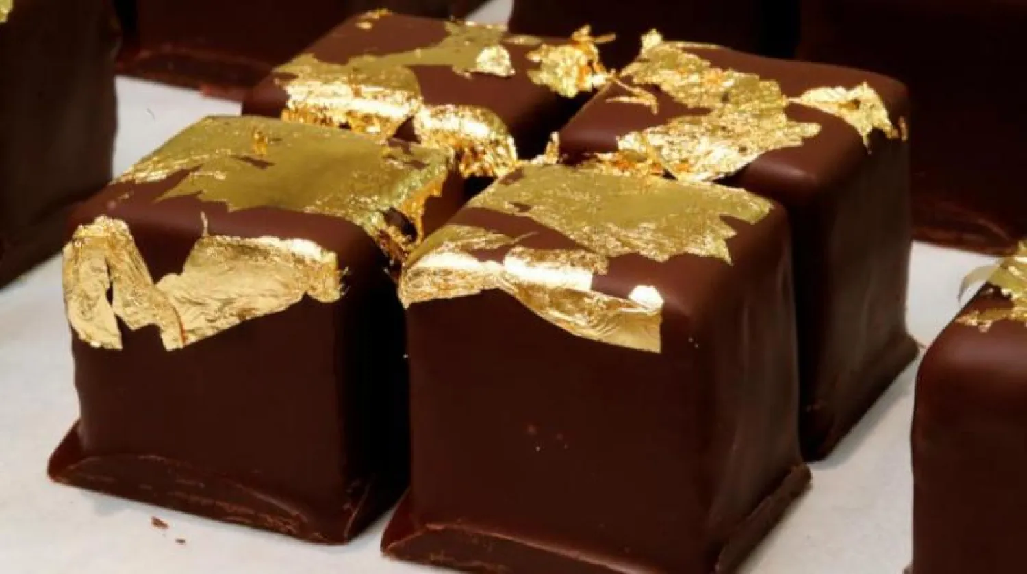 قطعة من شوكولاته سويسرية (رويترز)