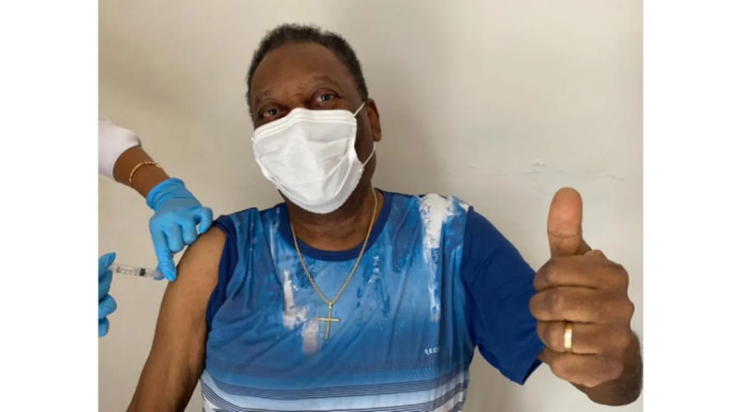 بيليه يتلقى لقاح «كورونا»