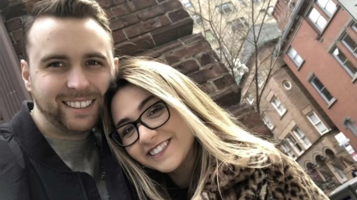 الأميركية كورتني ماهنكن وخطيبها نيك مونغوسو (فوكس نيوز)