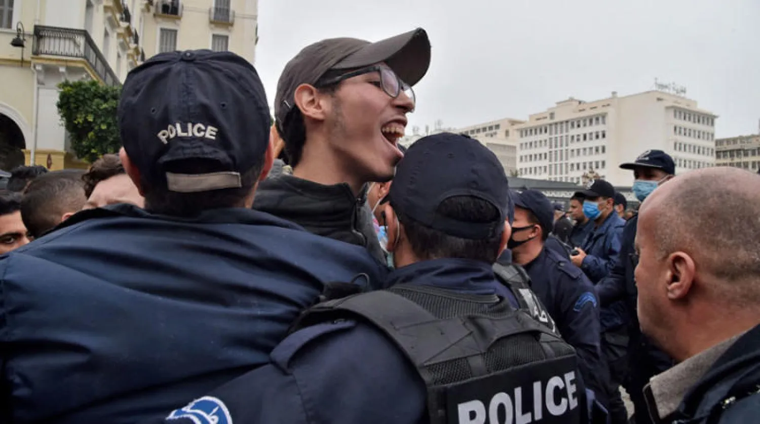 اتهامات جديدة للأمن الجزائري بتعذيب ناشط بالحراك (أ.ف.ب)