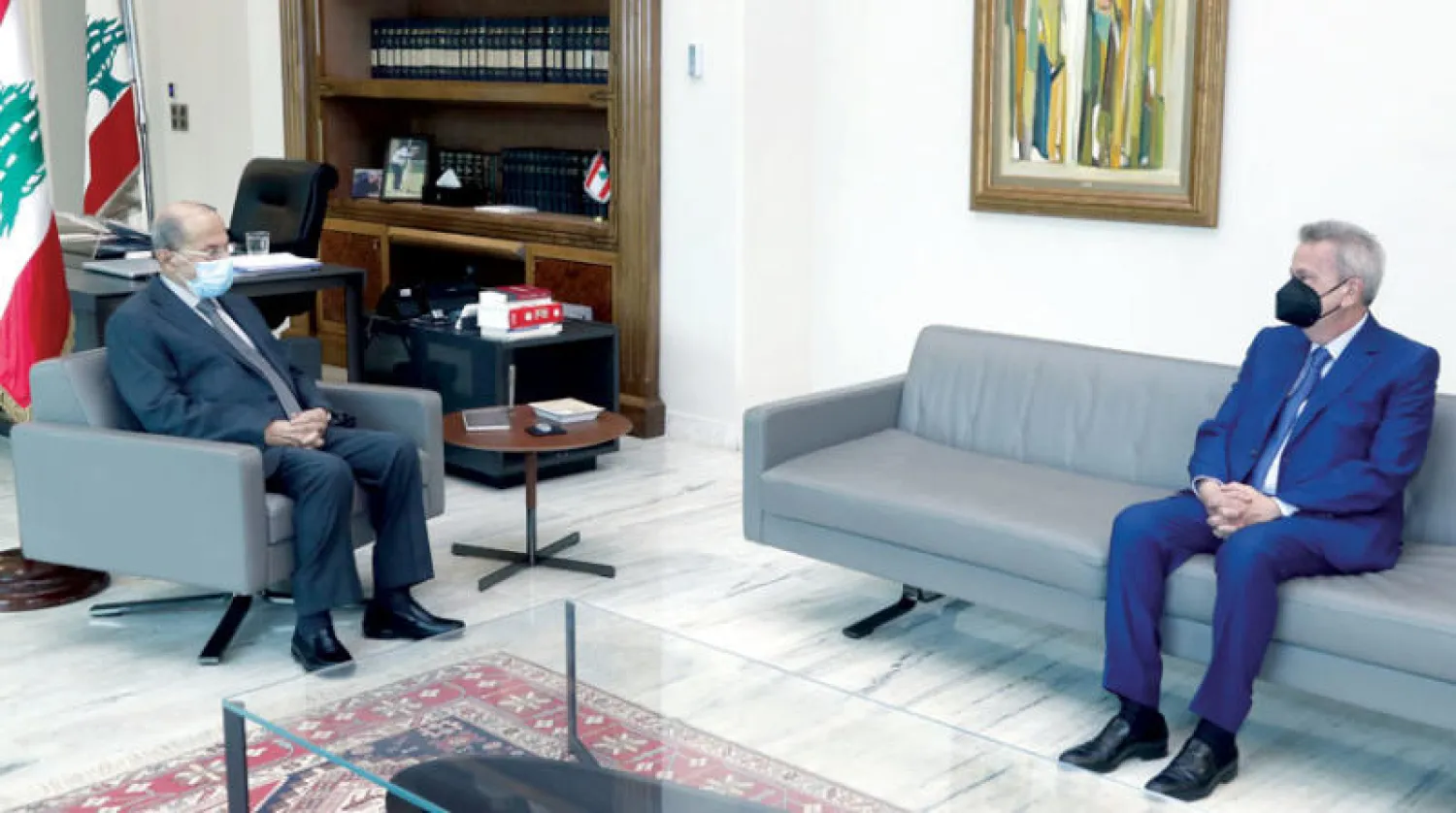 الرئيس ميشال عون مجتمعاً أمس مع حاكم «المركزي» رياض سلامة (دالاتي ونهرا)