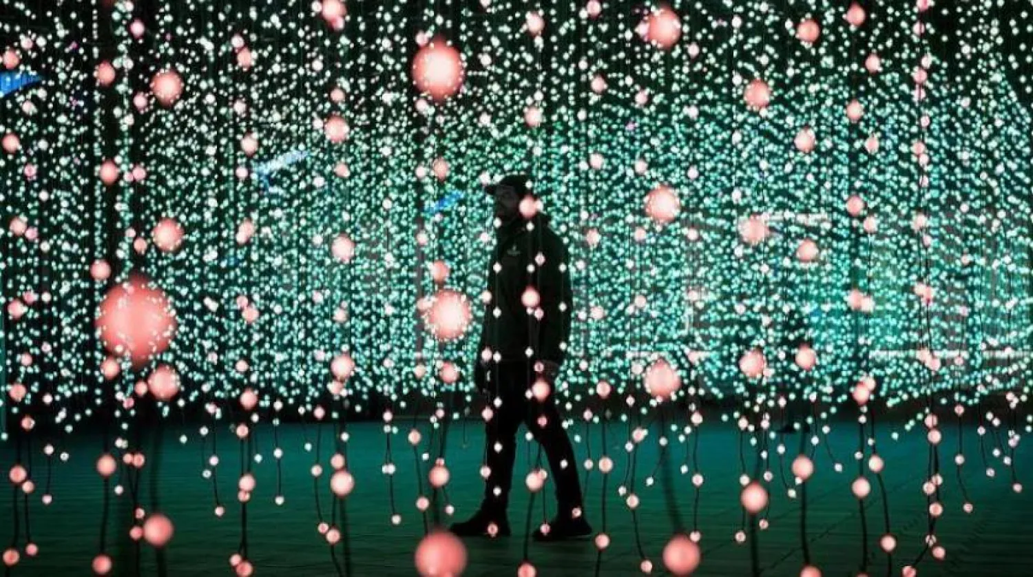 “Işık Üzerine ışık” sergisi, aydınlatma sanatlarındaki kalitesi bakımından müzelerle kıyaslanıyor. (SPA)