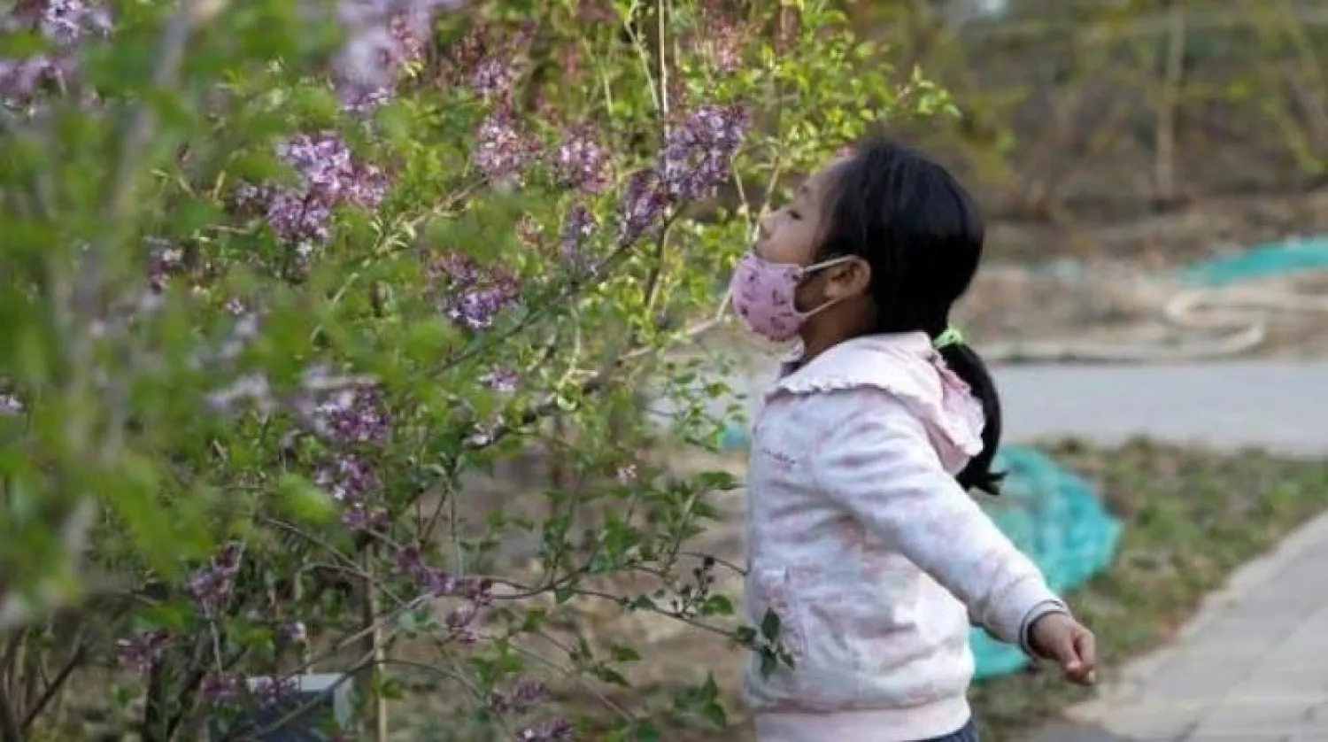 الخبراء والباحثون ينصحون بضرورة إجراء فحوص روتينية لحاسة الشم (رويترز)