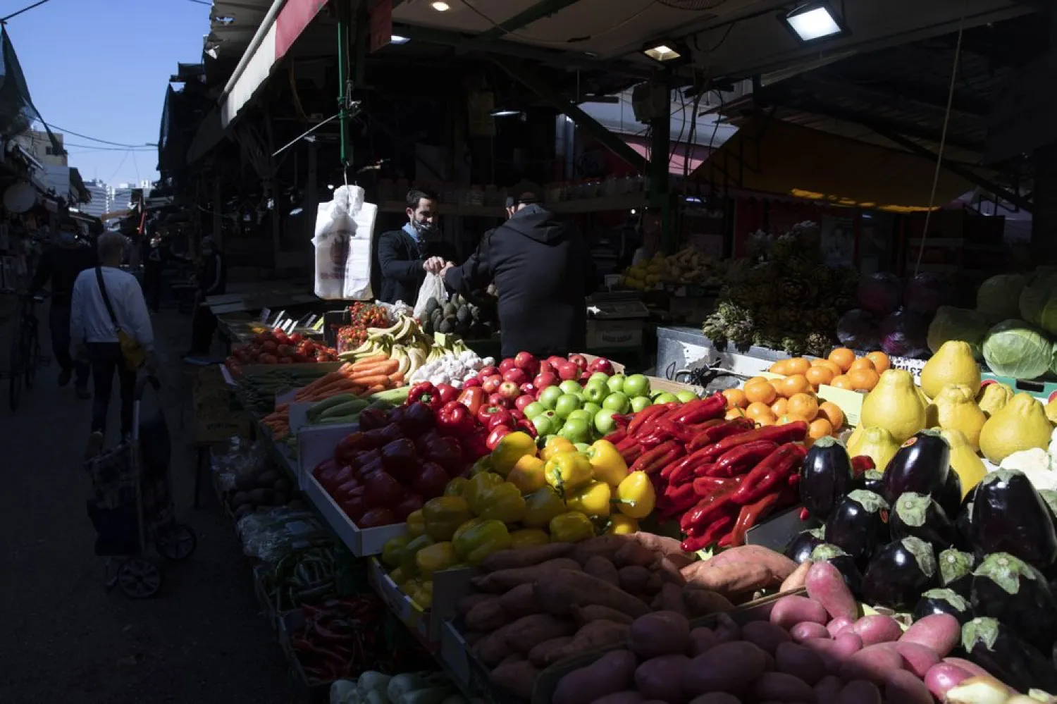 Israelis shop at a market in Tel Aviv, Israel, Sunday, Feb. 21, 2021. (AP)