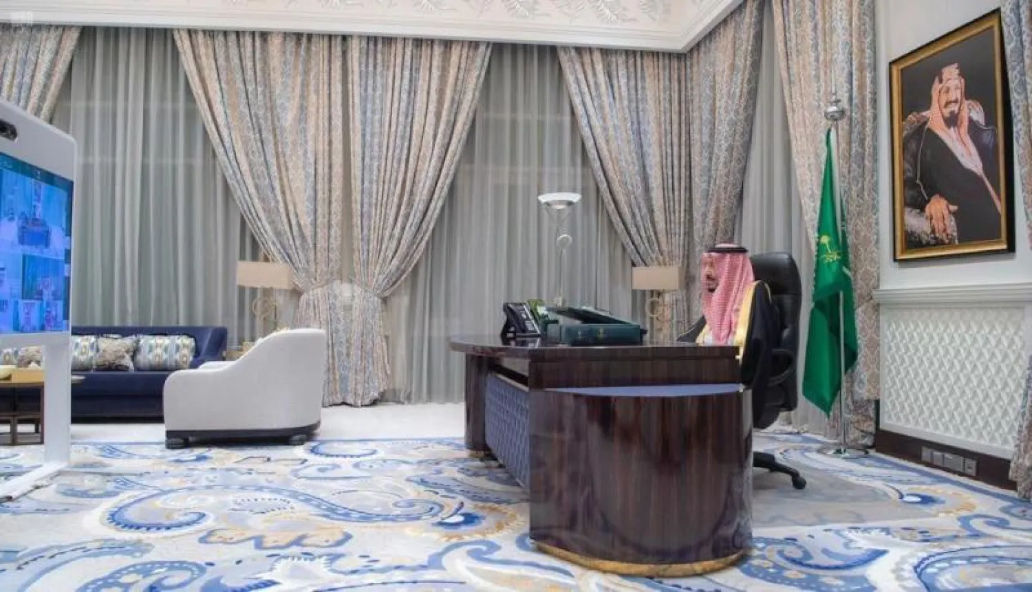 خادم الحرمين الشريفين الملك سلمان بن عبد العزيز مترئساً جلسة مجلس الوزراء عبر الاتصال المرئي (واس)