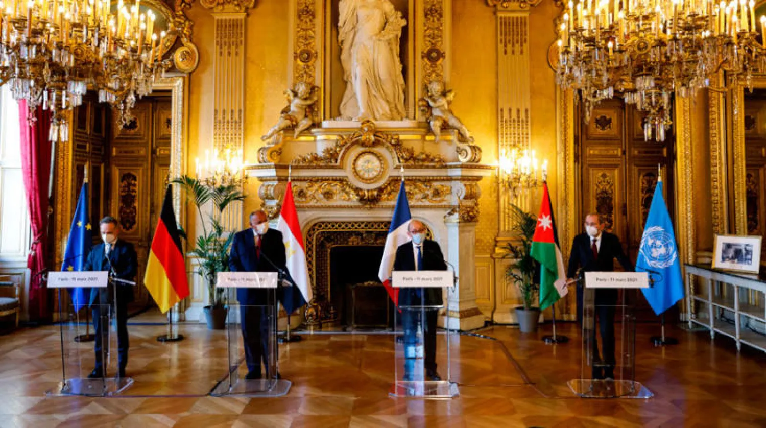 وزراء «مجموعة ميونيخ» الرباعية خلال مؤتمرهم الصحافي في باريس أمس (أ.ب)