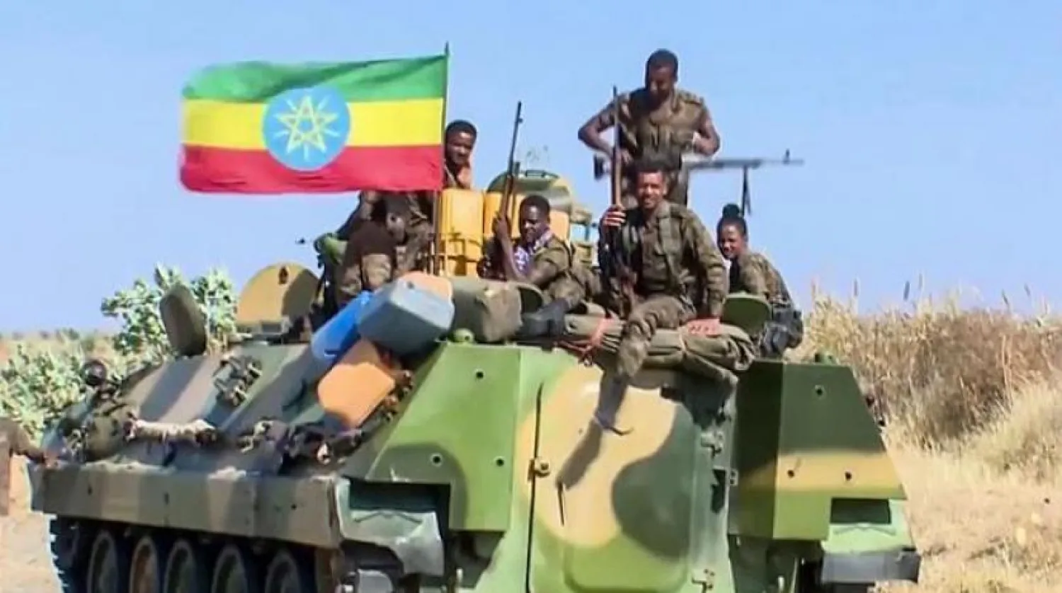 Etiyopya ordusuna ait bir askeri araç Amhara ve Tigray bölgeleri arasındaki sınırda (AP-Arşiv)