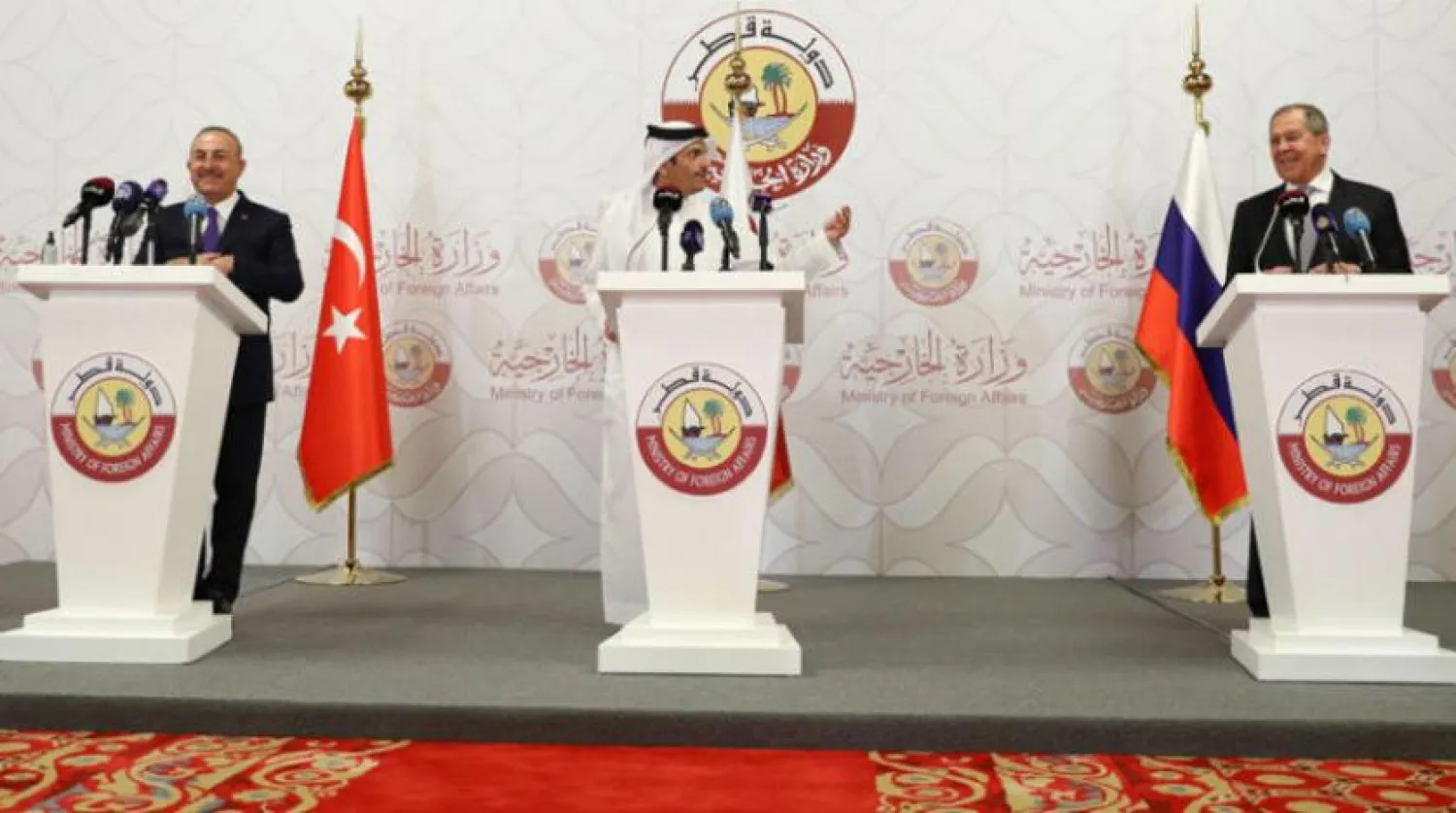 Çavuşoğlu, Lavrov ve Muhammad bin Abdurrahman Al Sani dün Doha'da basın toplantısı düzenlediler. (EPA)