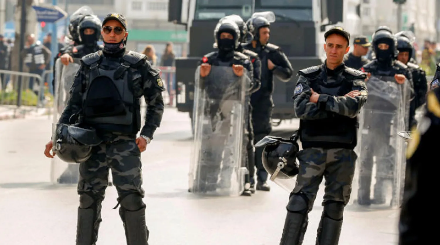 منظمة حقوقية تطالب بـ«إزاحة» قضاة تحوم حولهم شبهات فساد في تونس (رويترز)