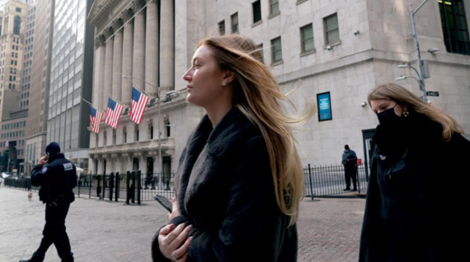 فتحت بورصة وول ستريت على انخفاض أمس بعد الإغلاق المرتفع غير المسبوق في الجلسة السابقة (أ.ب)