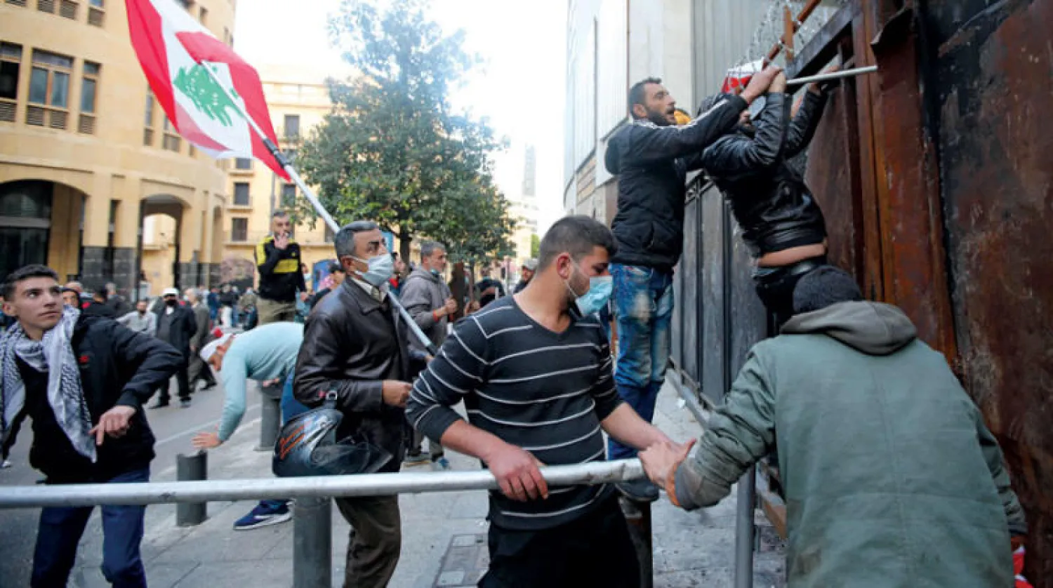 متظاهرون وسط بيروت أول من أمس (أ.ف.ب)